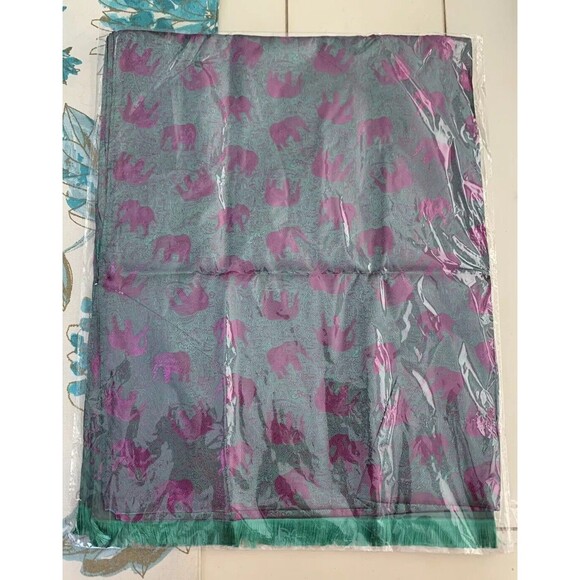 100% Thaisilk Silk Scarf Light Green w/ Pink Elephants Tasseled Edging Silk B1 - Picture 2 of 4